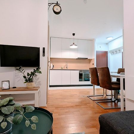 Doma-Lu Apartment-Near Airport And Highway- Free Parking Velika Mlaka 외부 사진
